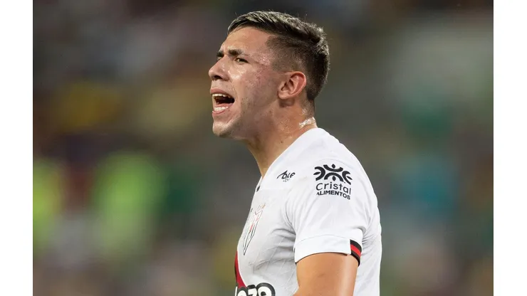 Emiliano Rodriguez lamenta chance perdida no confronto entre Cuiabá e Atlético-GO. (Associated Press / Alamy Stock Photo)