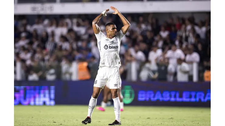 Joaquim em partida do Santos contra o Goiás pela Série B. (AGIF / Alamy Stock Photo)