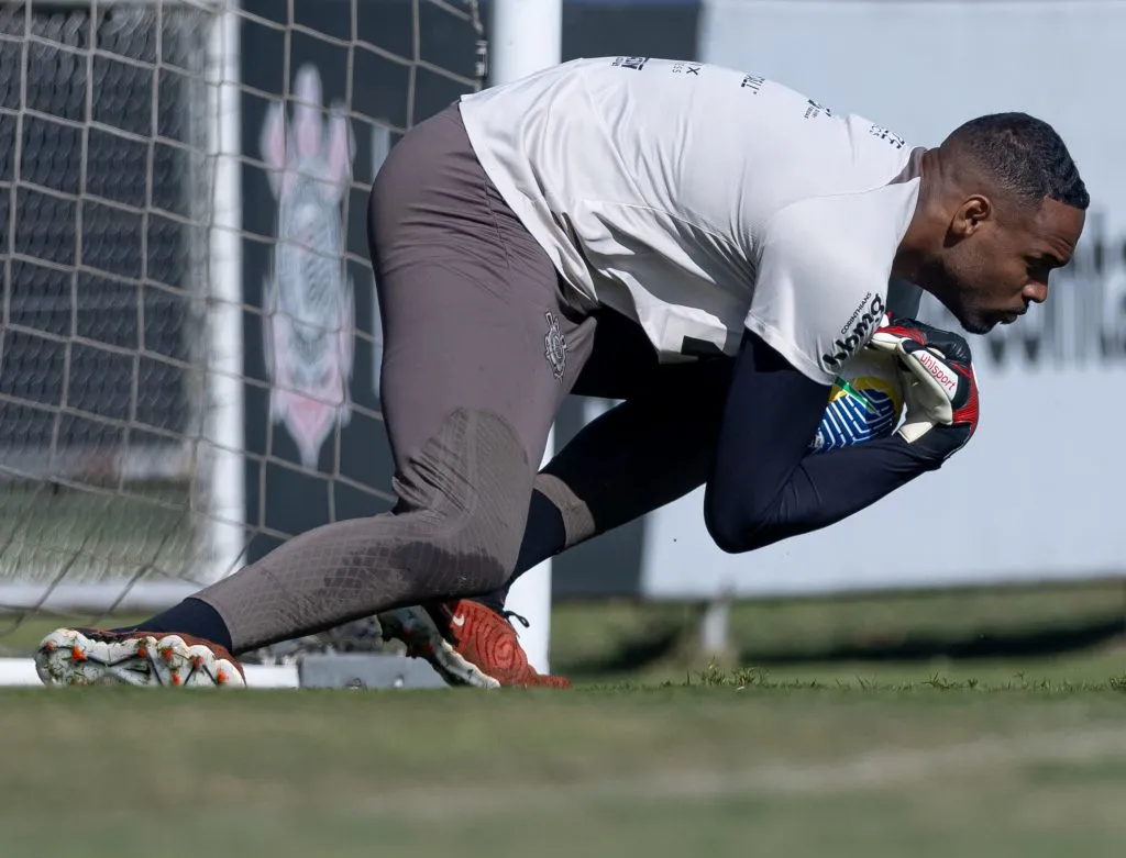 I Foto: Rodrigo Coca/Agência Corinthians | Carlos Miguel participa do treino da manhã de sexta-feira (21/06/2024), no CT Dr. Joaquim Grava