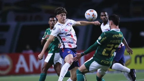 Agustín Giay em partida contra o Palmeiras