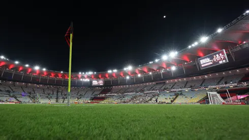 Ex-jogador do Flamengo criticou os gramado do futebol brasileiro.