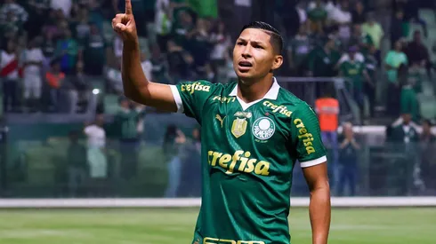 Rony, do Palmeiras, comemora seu gol contra o RB Bragantino. (Sipa US / Alamy Stock Photo)