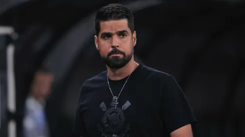 António Oliveira terá retorno e desfalque contra o Athletico. Foto: Ettore Chiereguini/AGIF