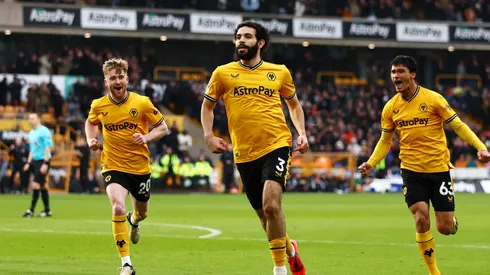 Rayan Aït-Nouri lateral esquerdo do Wolves