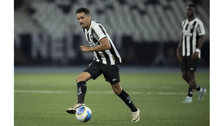 Eduardo no duelo do Botafogo contra o Athletico-PR, pela décima rodada do Brasileirão. (Associated Press / Alamy Stock Photo)