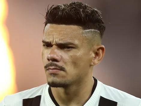 Botafogo nega Palmeiras e Grêmio e renova com Tiquinho Soares