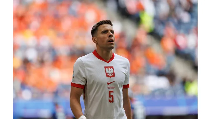 Bednarek durante a partida da Polônia contra a Holanda pela Eurocopa. (SOPA Images Limited / Alamy Stock Photo)
