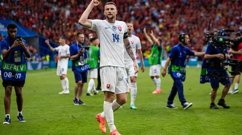 Skriniar durante comemoração da vitória da Eslováquia sobre a Bélgica, na primeira rodada da Eurocopa. (Eibner-Pressefoto / Alamy Stock Photo)Milan Skriniar( Slovakei #14) GER, Belgium (BEL) vs. Slovakia (SVK), Fussball Europameisterschaft, UEFA EURO 2024, Gruppe E, 1. Spieltag, 17.06.2024 DFB/DFL REGULATIONS PROHIBIT ANY USE OF PHOTOGRAPHS AS IMAGE SEQUENCES AND/OR QUASI-VIDEO Foto: Eibner-Pressefoto/Roger Buerke