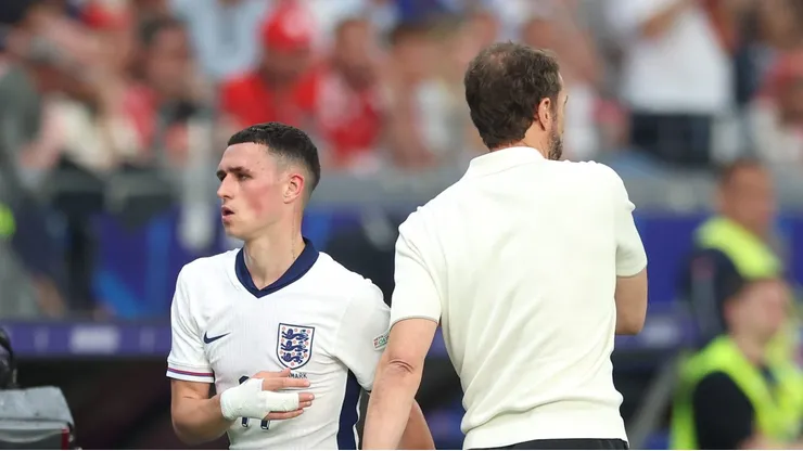 Phil Foden é substituído por Gareth Southgate. Foto: Richard Pelham/Getty Images