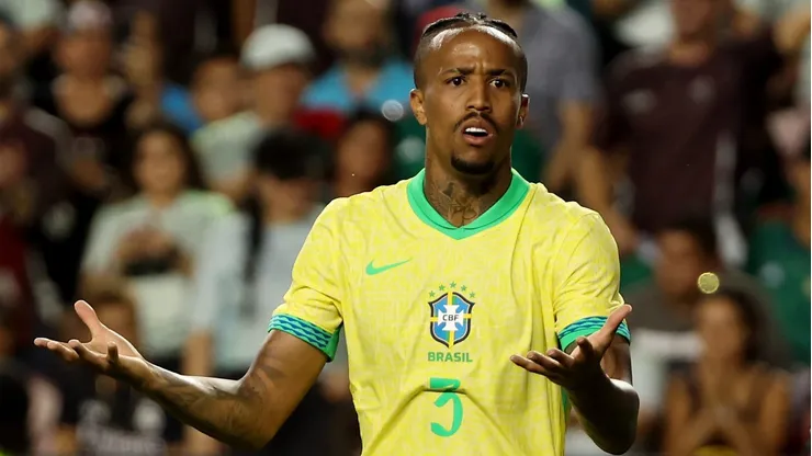 Seleção Brasileira: Atacante sofre entrada de Éder Militão e deixa campo machucado.