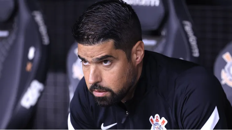 Adeus, António Oliveira! Ex-treinador do Vasco ganha força no Corinthians. Foto: Marcello Zambrana/AGIF