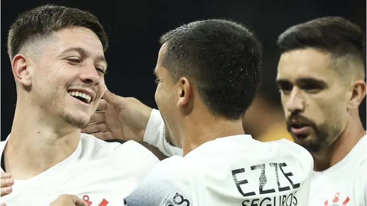Jogador do Corinthians é procurado e avalia possibilidade de assinar com rival sul-americano em julho. (Photo by Alexandre Schneider/Getty Images)
