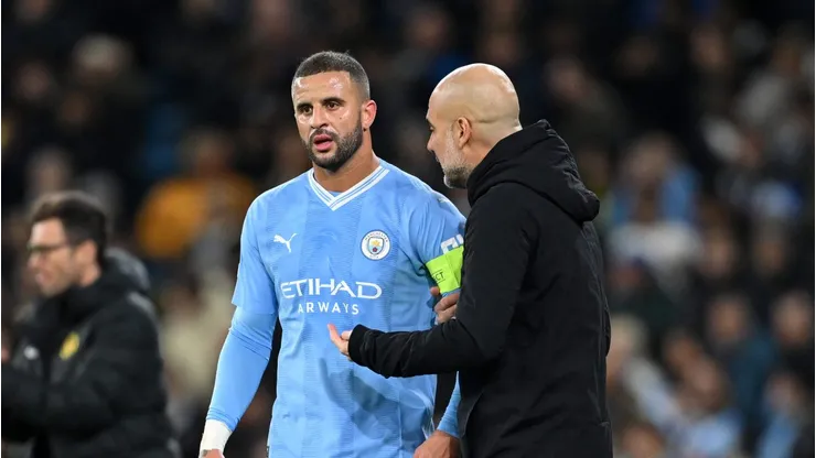 Guardiola aconselha Kyle Walker. Foto: Michael Regan/Getty Images