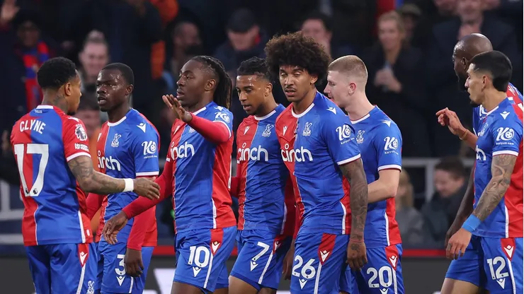 Michael Olise é pretendido por Chelsea e Manchester United, ambos da Premier League. (Photo by Alex Pantling/Getty Images)