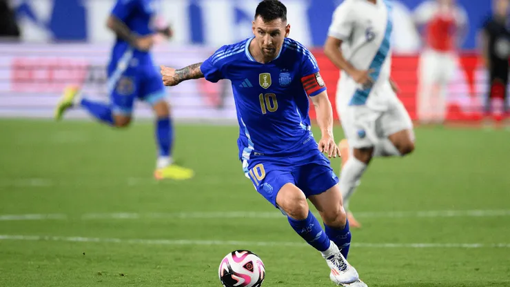 Vargas e Guerrero precisam fazer, pelo menos, 4 gols ao longo da competição. Enquanto Messi precisa marcar cinco vezes para quebrar o recorde estabelecido em 1947. Associated Press / Alamy Stock Photo