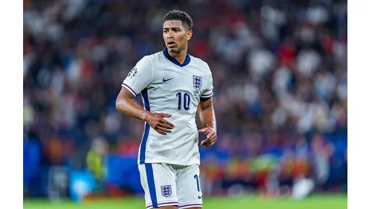 Bellingham na partida de estreia da Inglaterra na Eurocopa, contra a Sérvia. (Eibner-Pressefoto / Alamy Stock Photo) Serbien vs. England, Herren, Fussball, 1. Spieltag, EURO 2024, 16.06.2024, Europameisterschaft, Gruppe C Foto: Eibner-Pressefoto/Bahho Kara