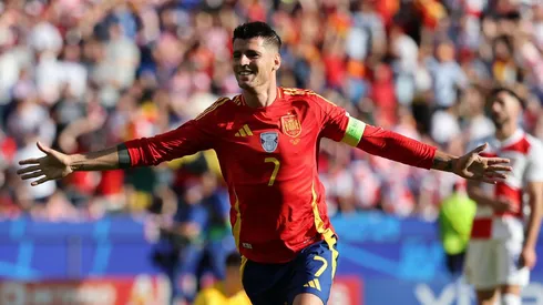 Morata comemora seu gol contra a Croácia, na partida de estreia da Espanha na Eurocopa. (Fabideciria / Alamy Stock Photo)