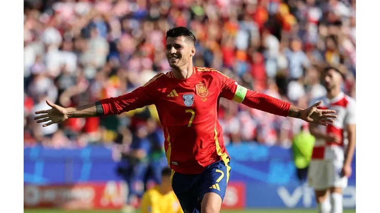 Morata comemora seu gol contra a Croácia, na partida de estreia da Espanha na Eurocopa. (Fabideciria / Alamy Stock Photo)