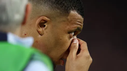 Mbappé se lesionou logo na estreia (Foto: Dean Mouhtaropoulos/Getty Images)