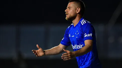 Ramiro em campo pelo Cruzeiro na partida contra o Vasco, em São Januário. (Associated Press / Alamy Stock Photo)
