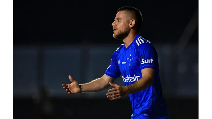 Ramiro em campo pelo Cruzeiro na partida contra o Vasco, em São Januário. (Associated Press / Alamy Stock Photo)