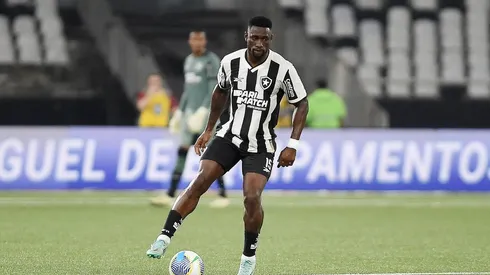 Bastos durante o clássico entre Botafogo e Fluminense, pelo Brasileirão. (A.PAES / Alamy Stock Photo)