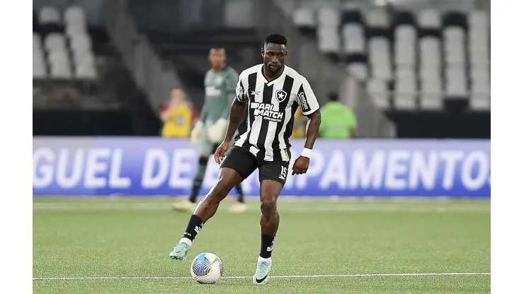 Bastos durante o clássico entre Botafogo e Fluminense, pelo Brasileirão. (A.PAES / Alamy Stock Photo)