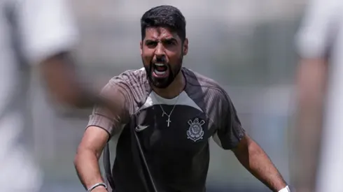António Oliveira não vive bom momento no Corinthians (Foto: Rodrigo Coca / Agência Corinthians / Divulgação)