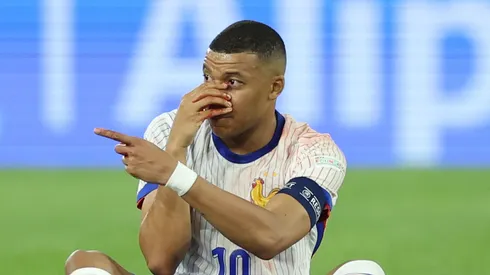 Mbappé fratura o nariz em dividida. Foto: Kevin C. Cox/Getty Images