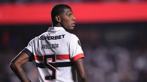 Arboleda volta a treinar e fica à disposição para enfrentar o Corinthians. Foto: Ettore Chiereguini/AGIF