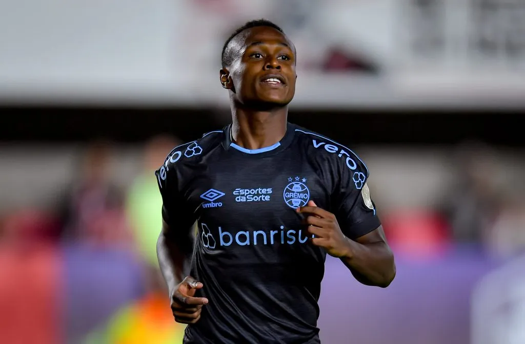 Nathan Fernandes comemora o gol que deu ao Grêmio chances na Libertadores. (Foto: Marcelo Endelli/Getty Images)