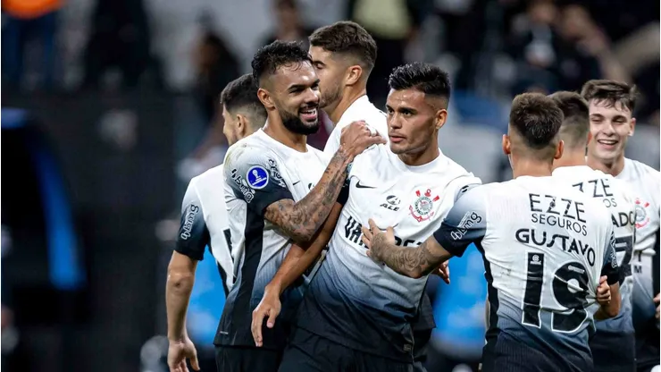 Flamengo avalia possibilidade de assinar com grande volante do Corinthians. Foto: Leonardo Lima/AGIF