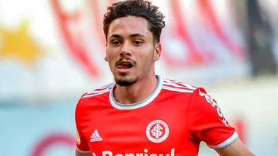 Rival supera o Flamengo e fica a um detalhe de anunciar Maurício, do Internacional (Photo by Silvio Avila/Getty Images)