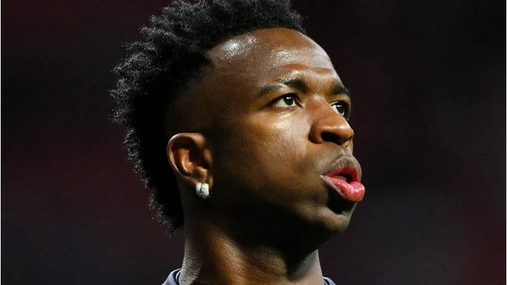 Potência do futebol oferece salário 'irrecusável' para tirar Vinicius Júnior do Real Madrid (Photo by David Ramos/Getty Images)