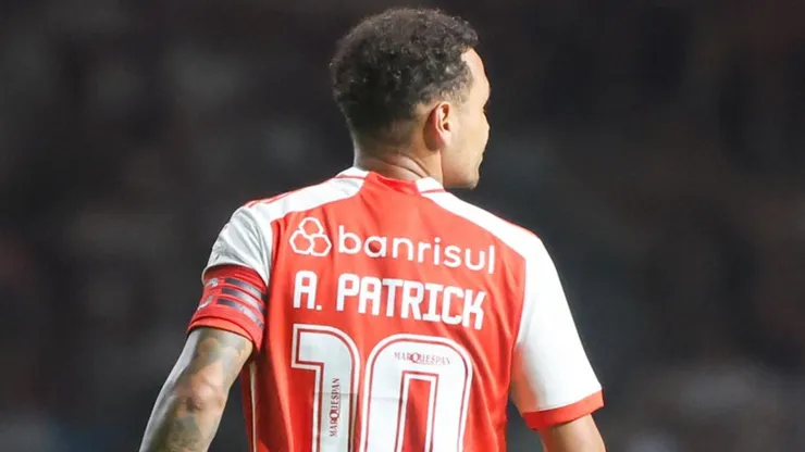 Alan Patrick se machucou logo no início da partida com o São Paulo (Foto: Divulgação/Inter)