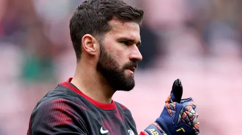 R$ 161 milhões: Liverpool recebe proposta e toma decisão de última hora envolvendo saída de Alisson. (Photo by Michael Steele/Getty Images)