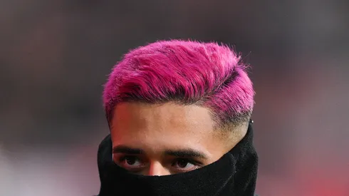 Cabelo rosa do jogador Yan Couto