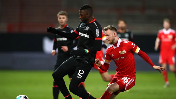 Edmund Tapsoba zagueiro do Bayer Leverskusen
