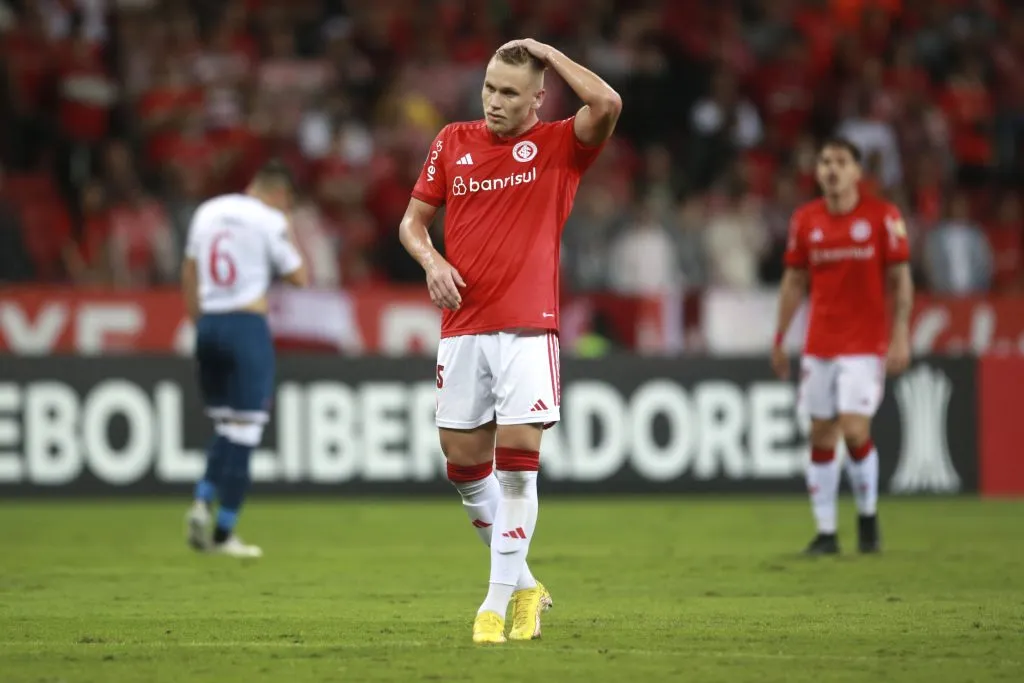 Alemão com a camisa do Internacional, em 2022. (Foto: Fernando Alves/Getty Images)