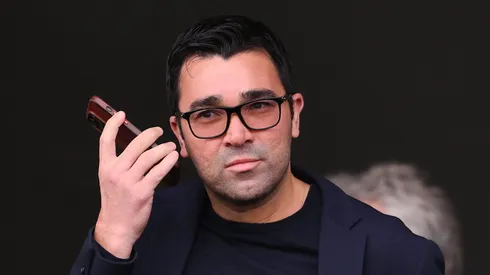 Deco é dirigente do Barcelona e está negociando novos jogadores para a temporada.