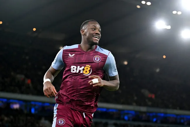 Jhon Durán celebrando gol pelo Aston Villa. (Photo by Michael Regan/Getty Images)