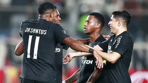 Jogador do Botafogo foi à Polícia Civil denunciar ex-clube.