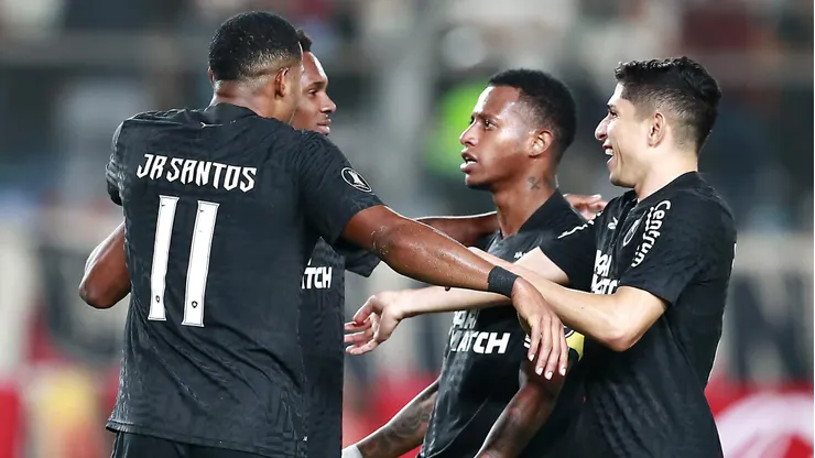 Jogador do Botafogo foi à Polícia Civil denunciar ex-clube.