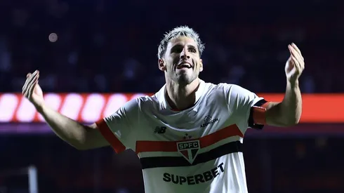 Calleri comemora gol contra o Cruzeiro, na vitória de 2 a 0 do São Paulo. (AGIF / Alamy Stock Photo)