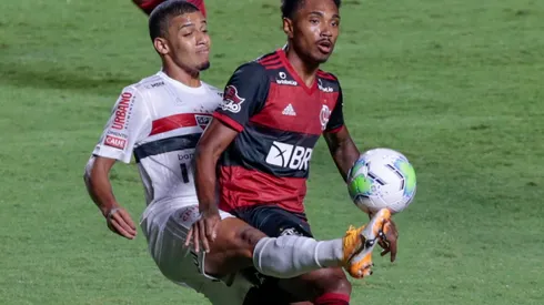 Palmeiras tem sinal positivo para fechar com atacante que está no exterior.