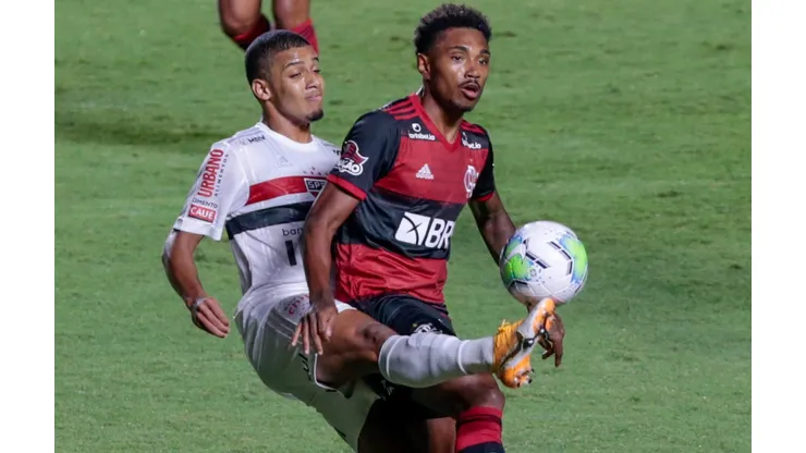 Palmeiras tem sinal positivo para fechar com atacante que está no exterior.