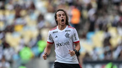 David Luiz comemora seu gol na goleada de 6 a 1 do Flamengo sobre o Vasco. (Associated Press / Alamy Stock Photo)