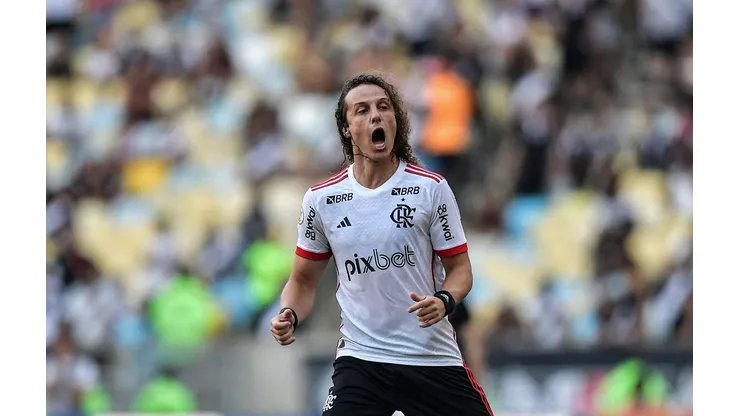 David Luiz comemora seu gol na goleada de 6 a 1 do Flamengo sobre o Vasco. (Associated Press / Alamy Stock Photo)