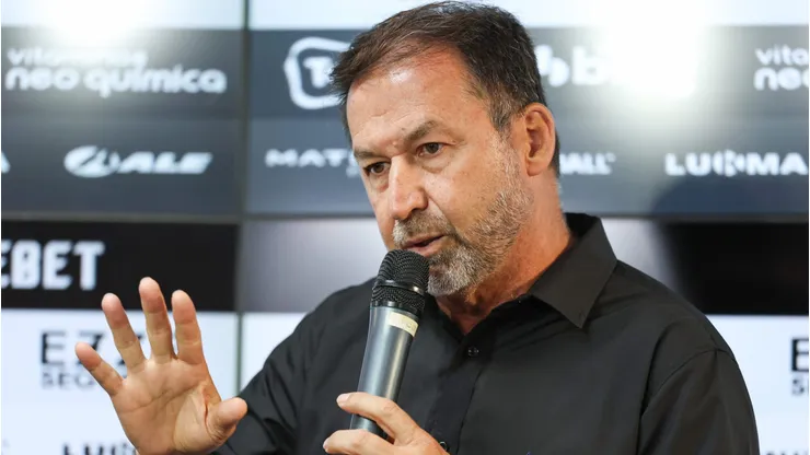 Augusto Melo, presidente do Corinthians, recebe resposta após sondar dirigente de clube da Série A.