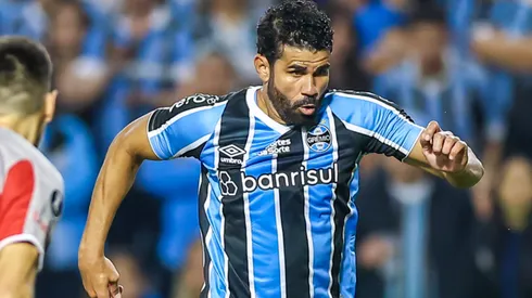 Centroavante se lesionou diante do Estudiantes (Foto: Lucas Uebel/Grêmio/Divulgação)